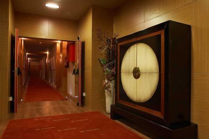 Ballroom/Hall 42 of 58