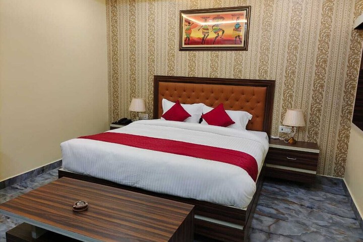 Room 4 of 15