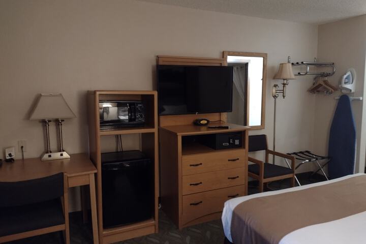 1 Queen Bed (22 of 23)