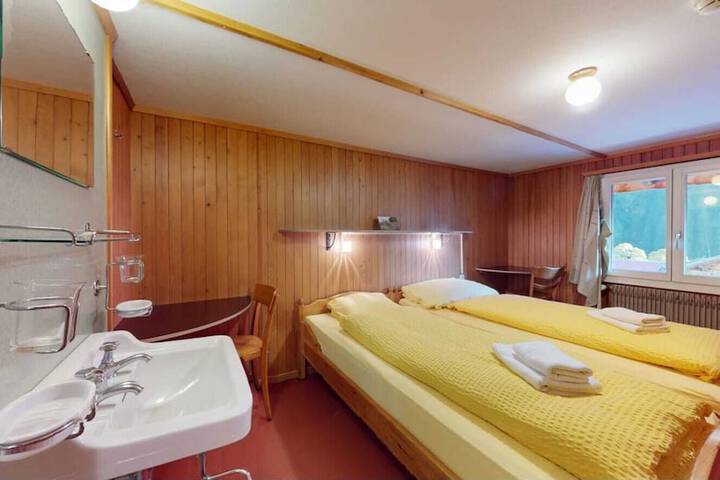 Room 2 of 10