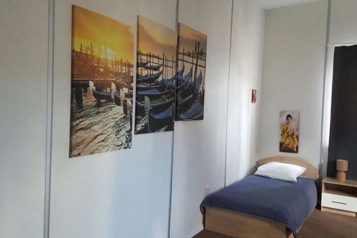 Room 9 of 26