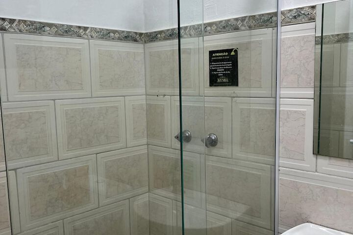 Room 10 of 68
