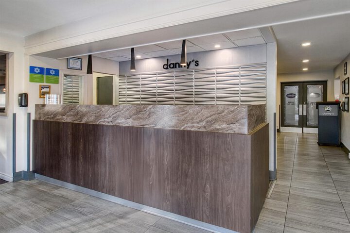 Entrance & Lobby
