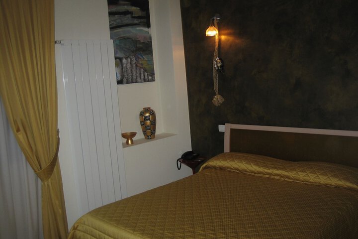 Room 4 of 80
