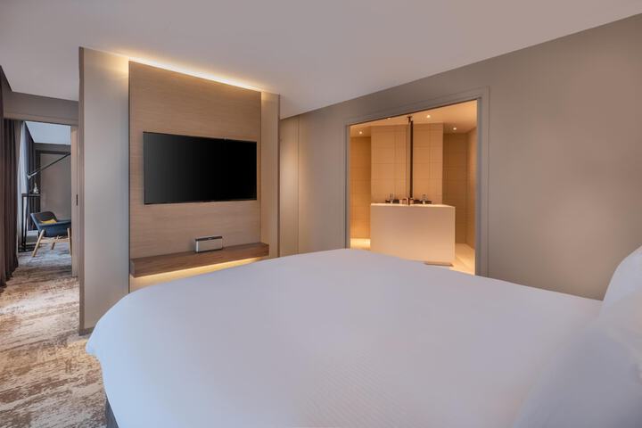 Room 27 of 99