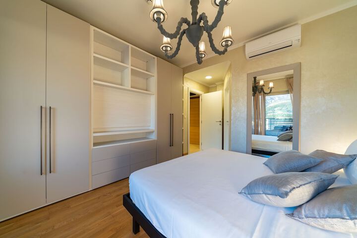 Room 10 of 150