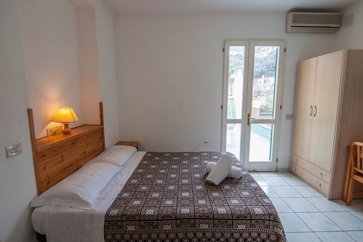 Room 8 of 19