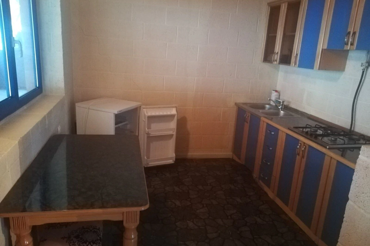 Room 2 of 10