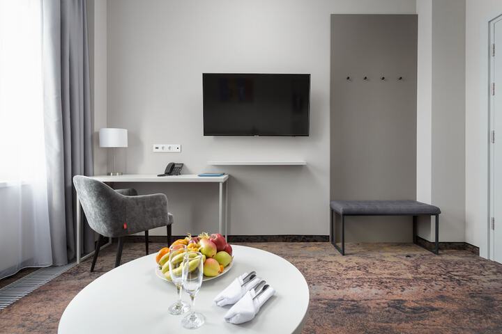 Room 32 of 60