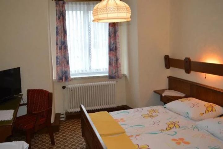 Room 3 of 21