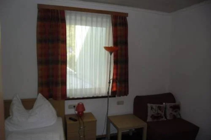 Room 5 of 16