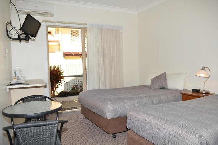 Room 10 of 30