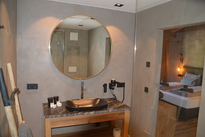 Room 15 of 32