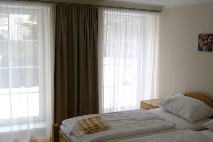 Room 10 of 141