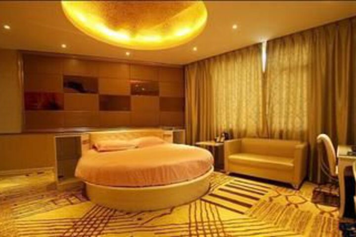 Room 12 of 83