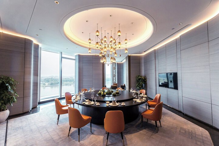 Dining 90 of 126