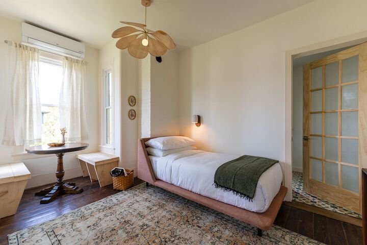 1 King Bed (36 of 65)