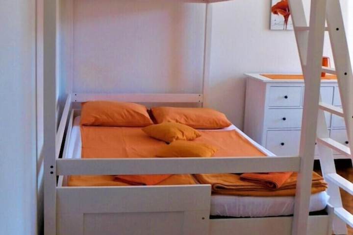 Room 3 of 47