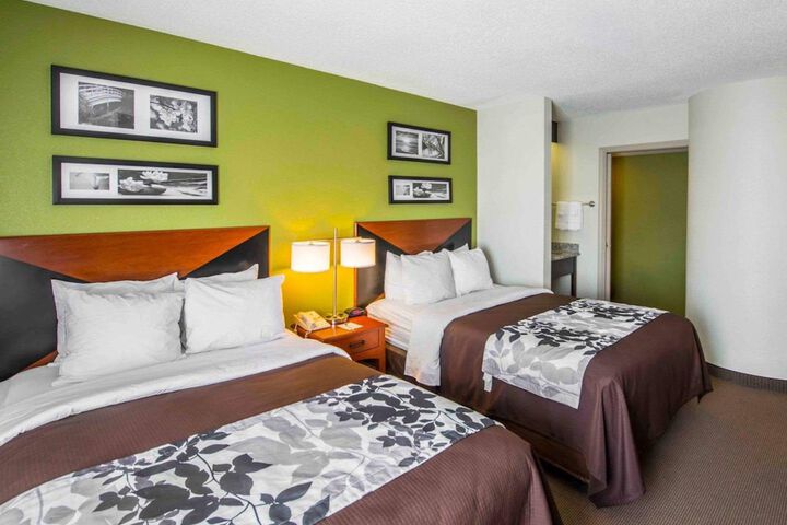 Standard Room, King or Two Doubles (7 of 8)
