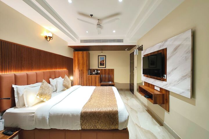 Room 8 of 25