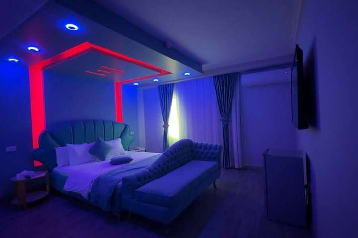 Room 25 of 99