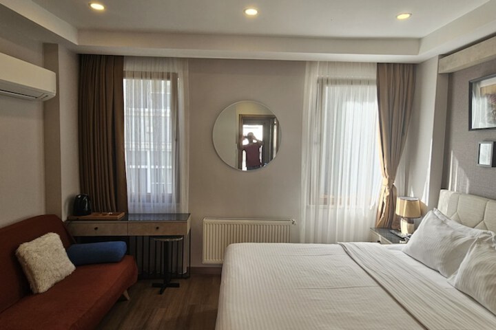 Room 64 of 98