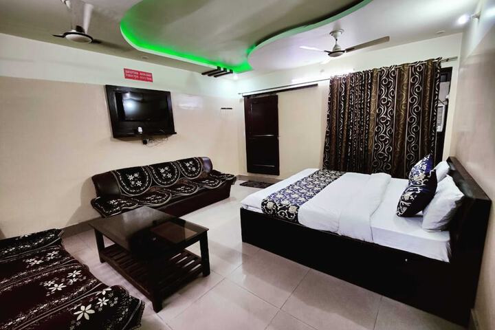 Room 4 of 30