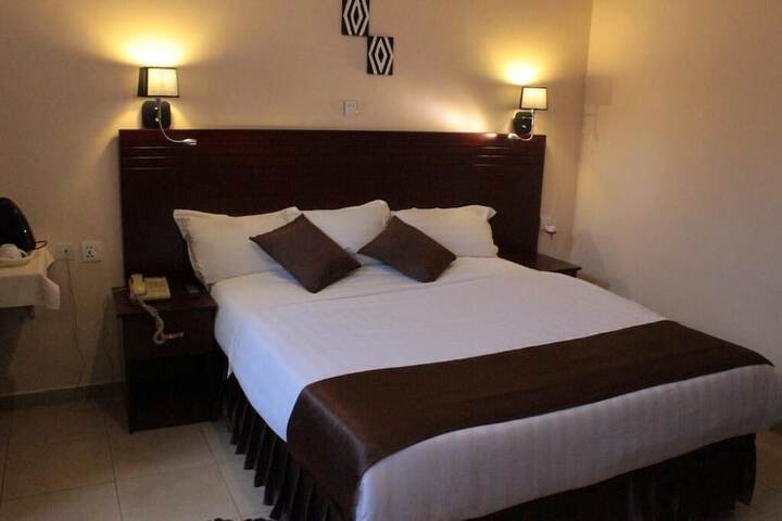 Room 3 of 43