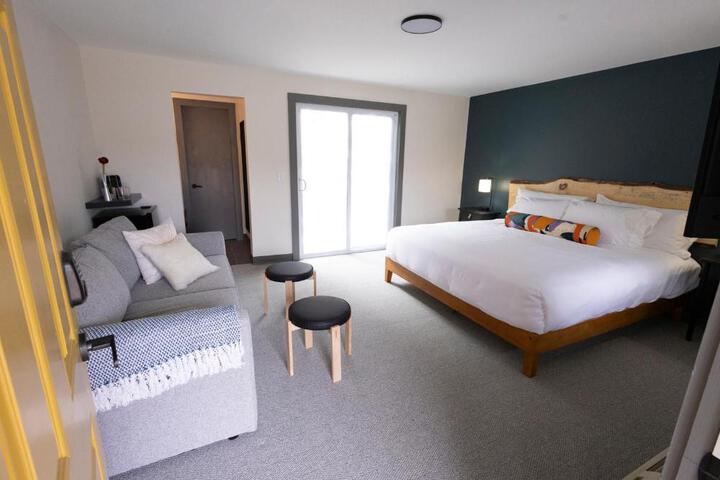 Standard Studio 1 King Bed Courtyard View (18 of 26)