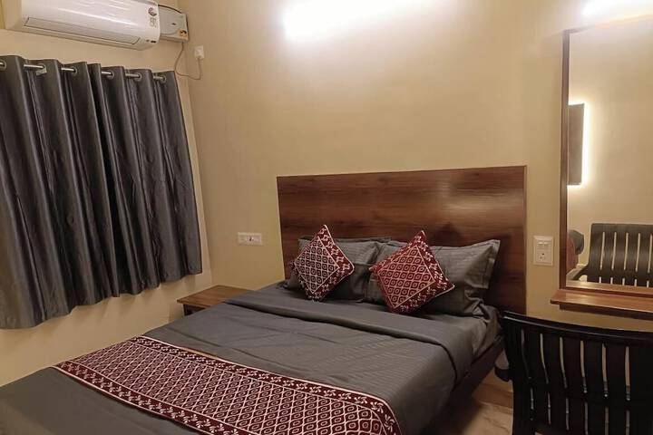 Room 8 of 16