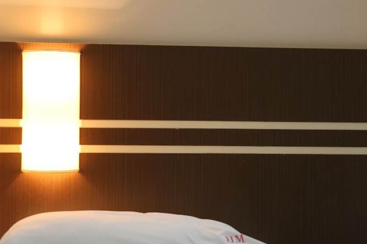 Room 63 of 183