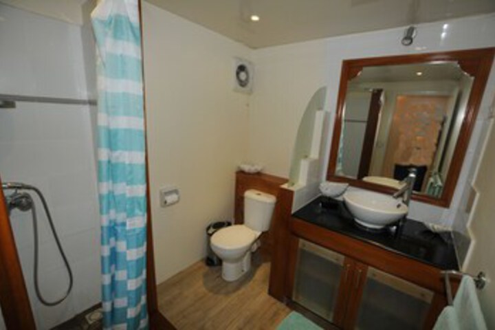 Room 2 of 20
