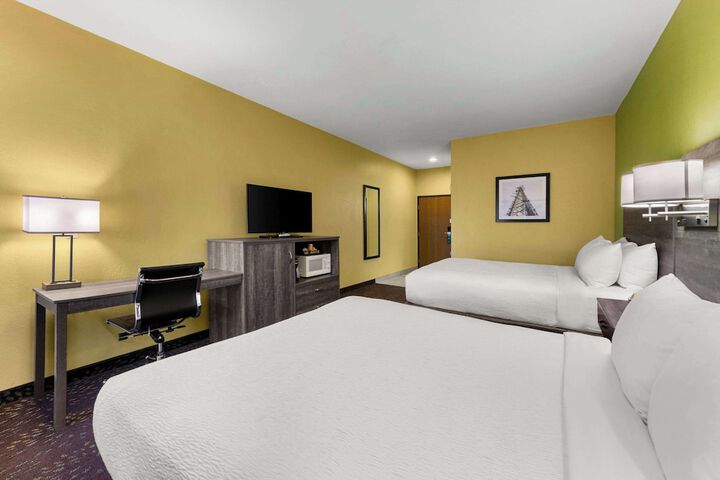 2 Queen Beds (3 of 9)