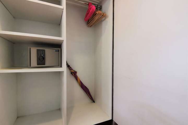 Room 16 of 60