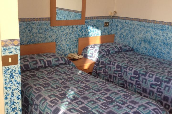 Room 7 of 25