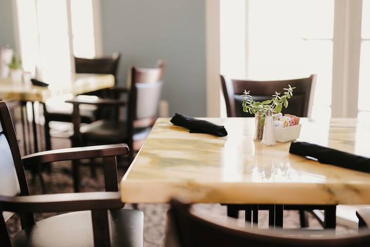 Dining 56 of 80