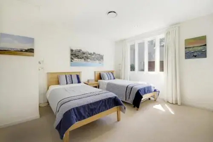 Room 4 of 11