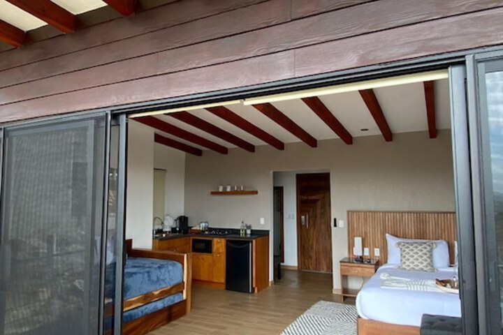 Room 13 of 61
