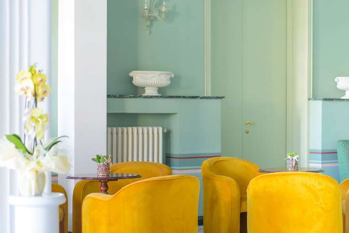 Lounge 45 of 70
