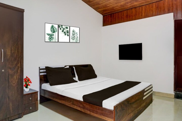 Room 6 of 9