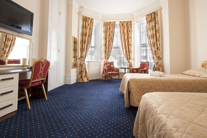 Room 7 of 33