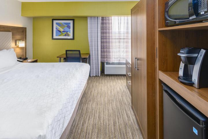 Standard | King Bed (5 of 21)