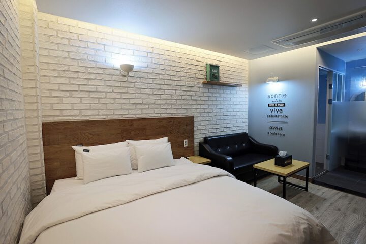 Room 51 of 93