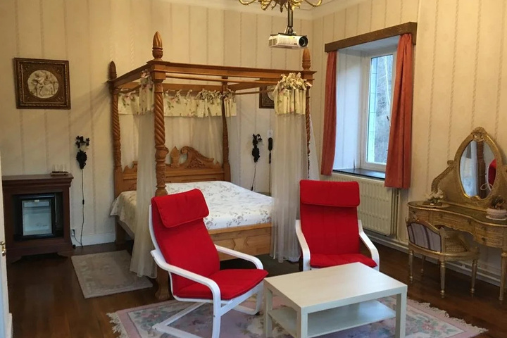 Room 6 of 25