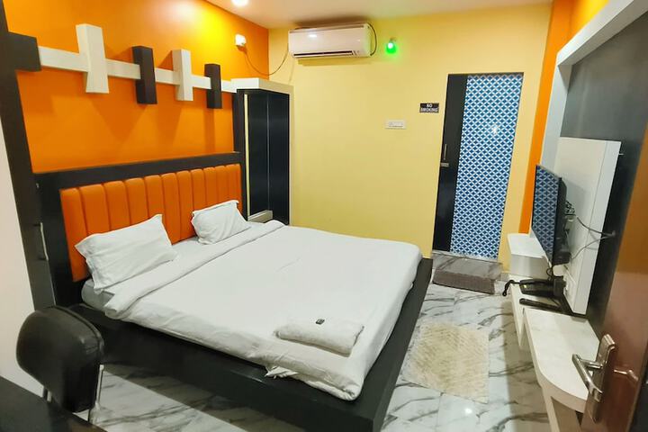 Room 14 of 40