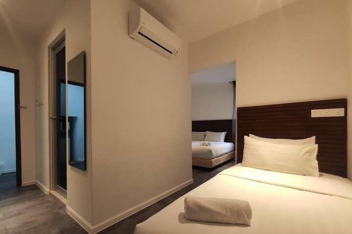 Room 10 of 31