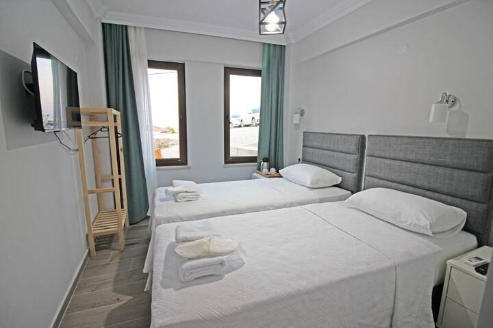 Room 12 of 44