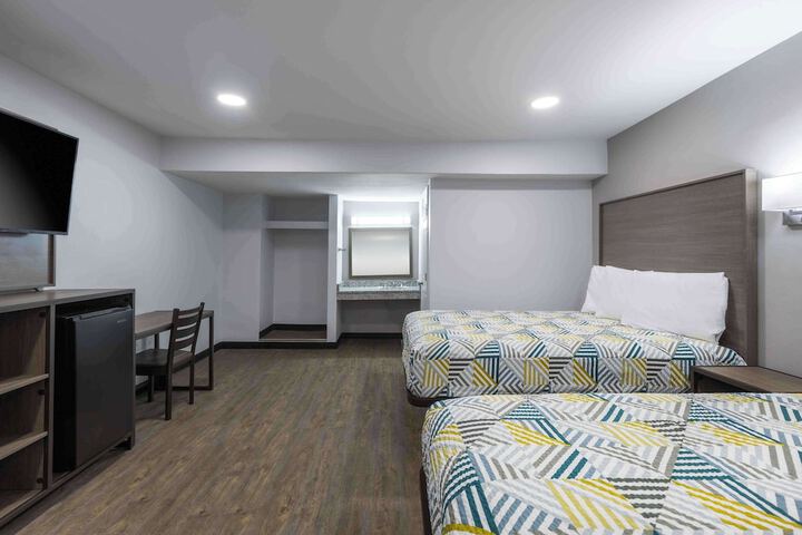 Room 10 of 19