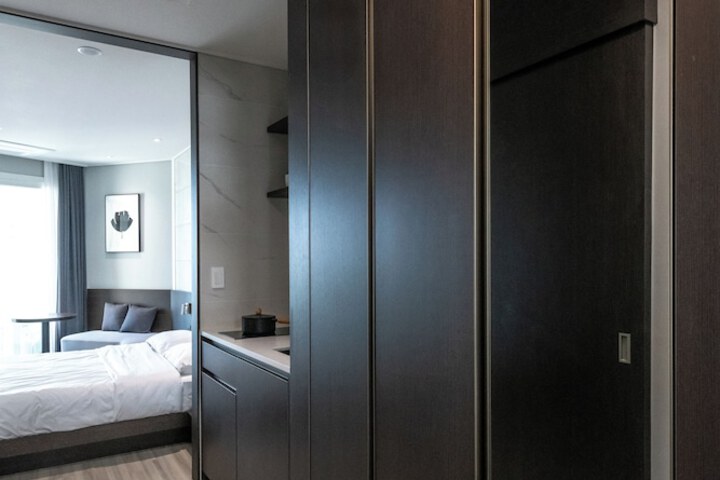 Room 27 of 46