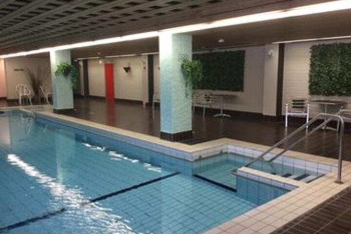 Pool 20 of 32